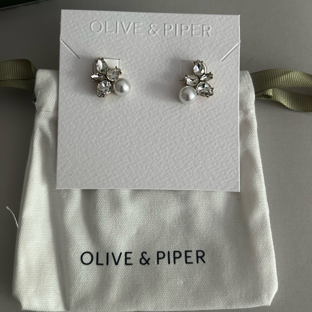 Olive & Piper Remi Stud Pearl Earrings